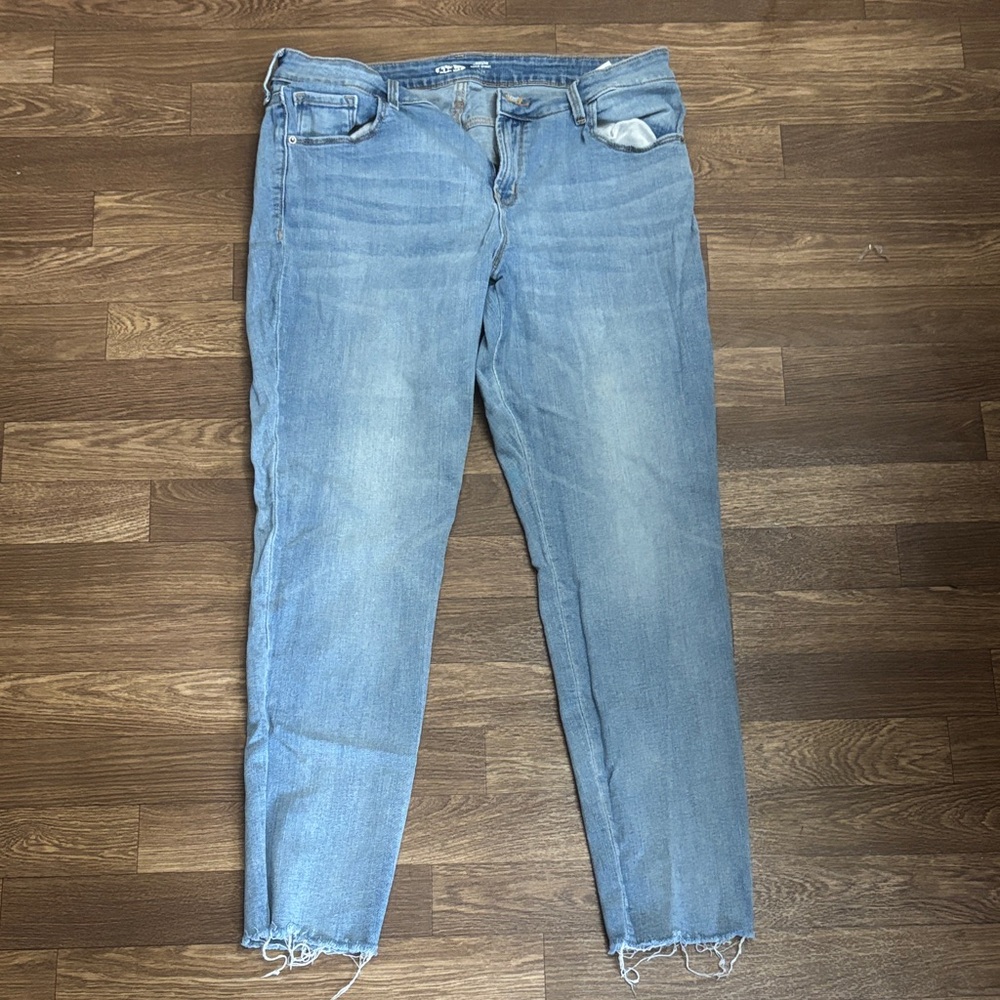 Old Navy Light Blue Cropped Jeans